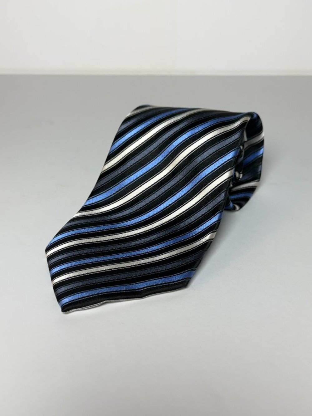 Geoffrey Beene Tie Blue Black White 100% Silk Striped Necktie